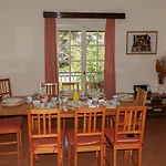 Leda فيلة Karousádes
