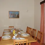 Leda فيلة *