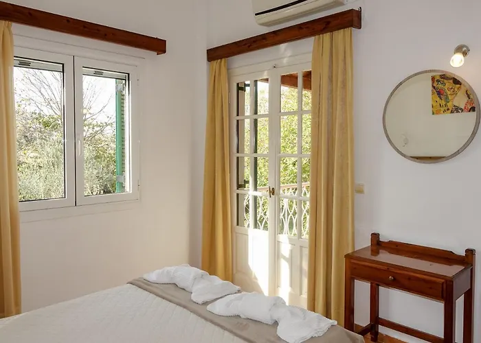 Leda Βίλα Καρουσάδες