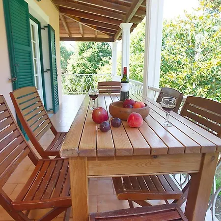 Vilă Leda Karousádes