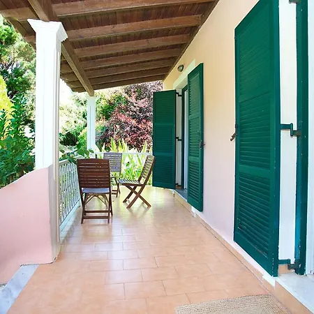 Villa Leda Karousádes