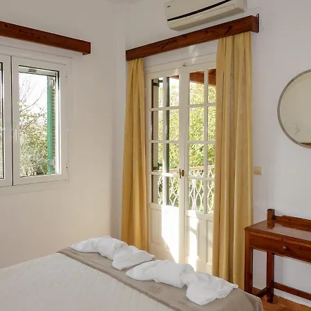 Leda Villa Karousádes